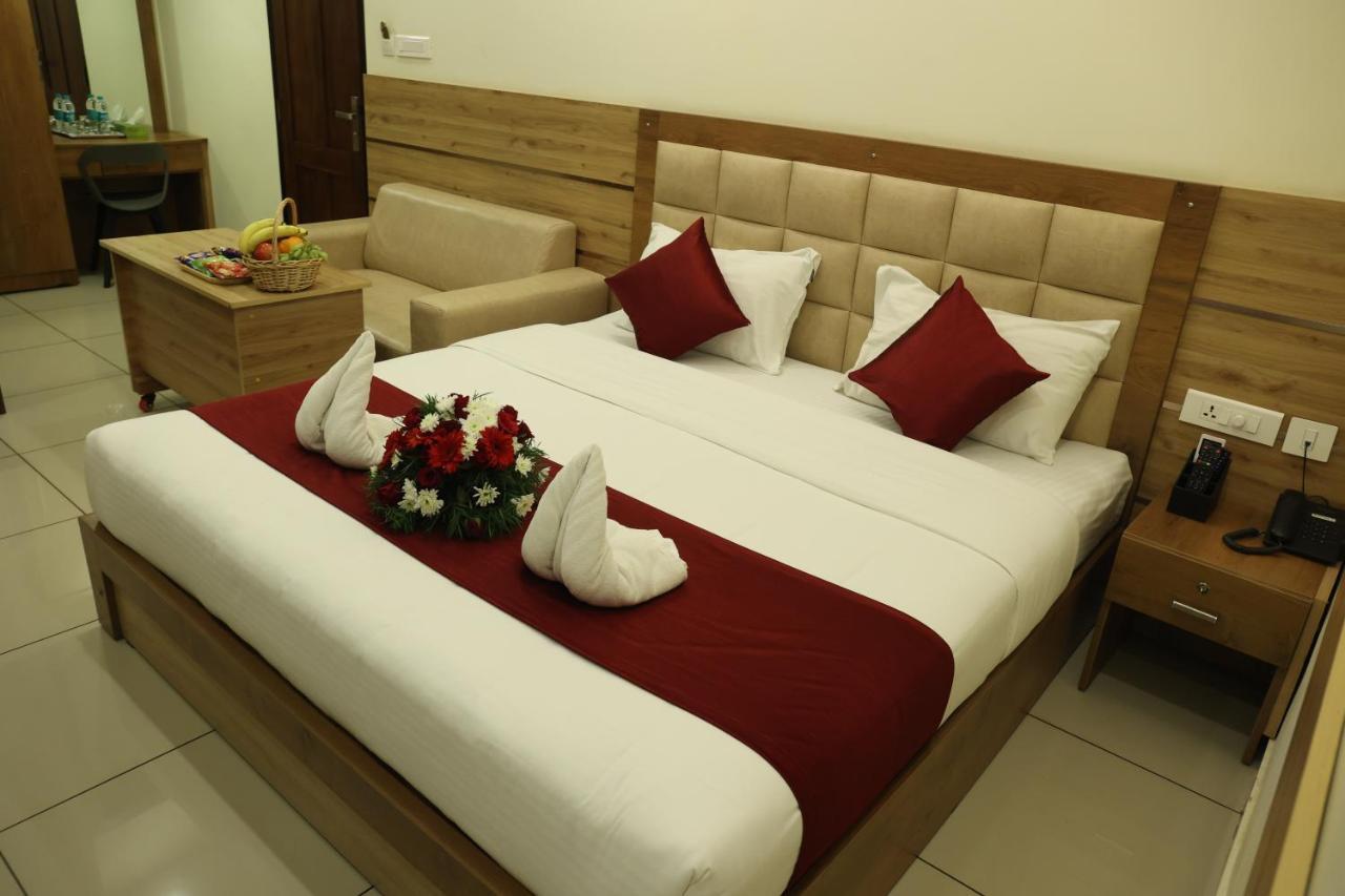 Balaji Regency Kanhangad Kannangad Exterior foto