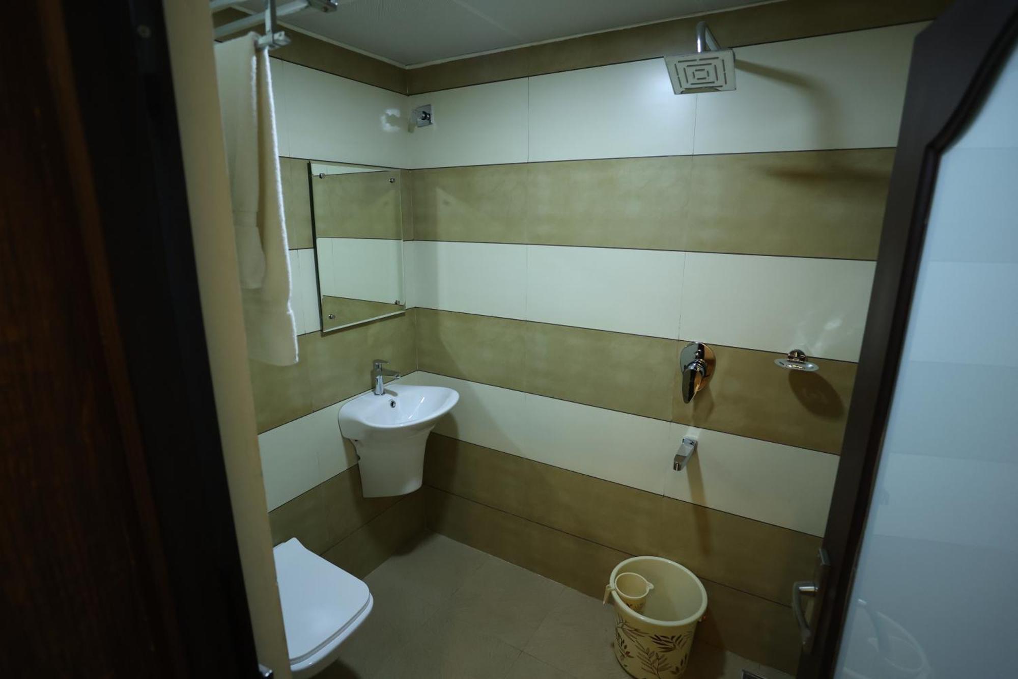 Balaji Regency Kanhangad Kannangad Exterior foto