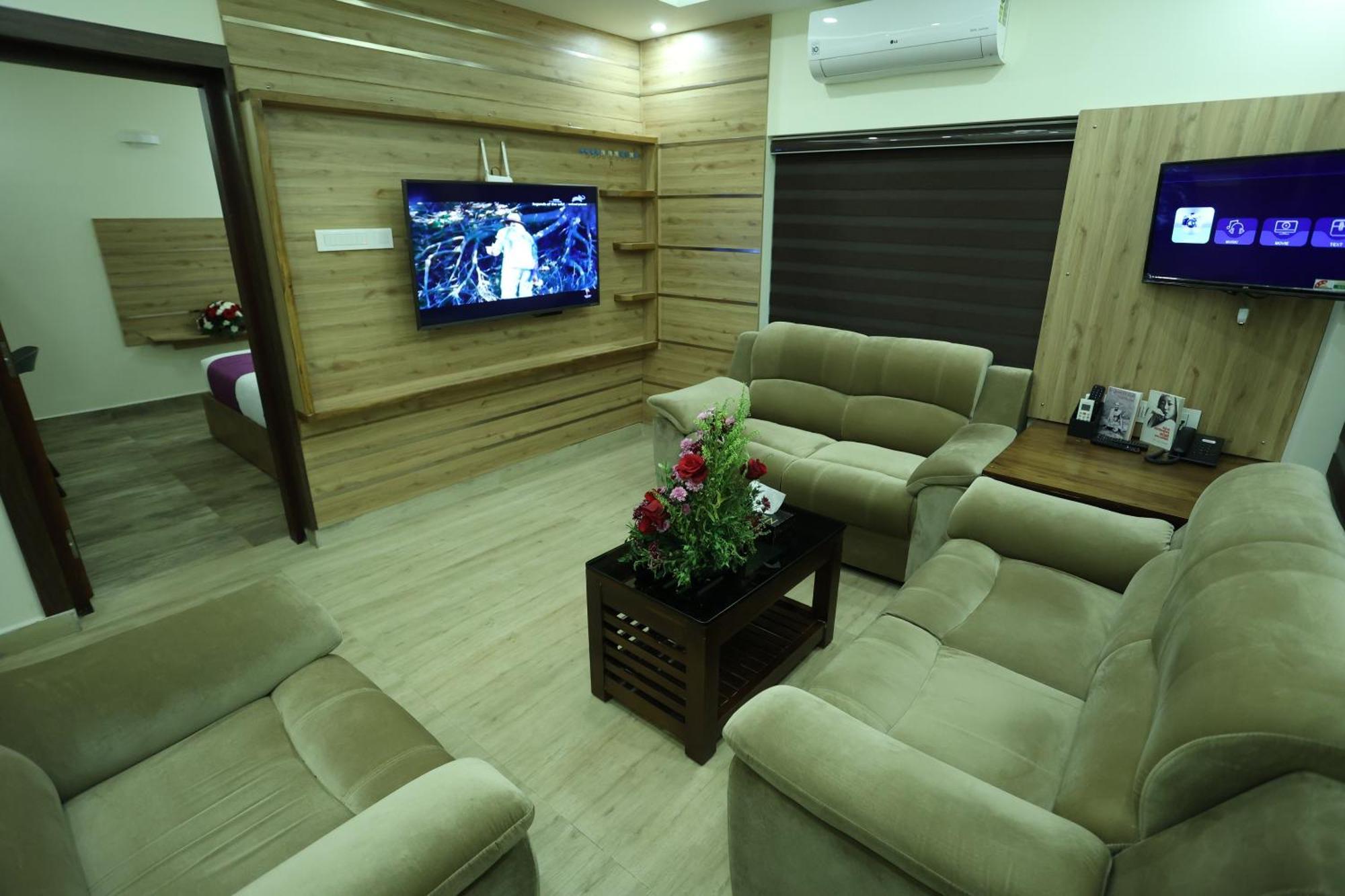 Balaji Regency Kanhangad Kannangad Exterior foto