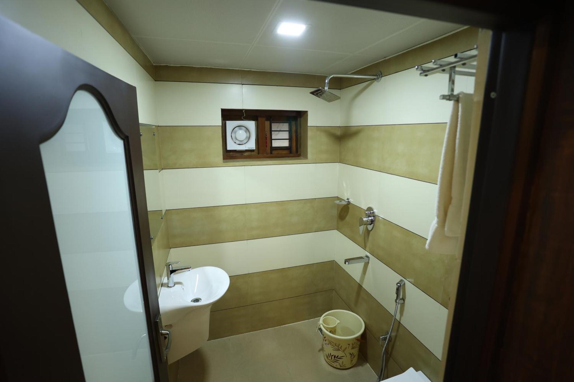 Balaji Regency Kanhangad Kannangad Exterior foto